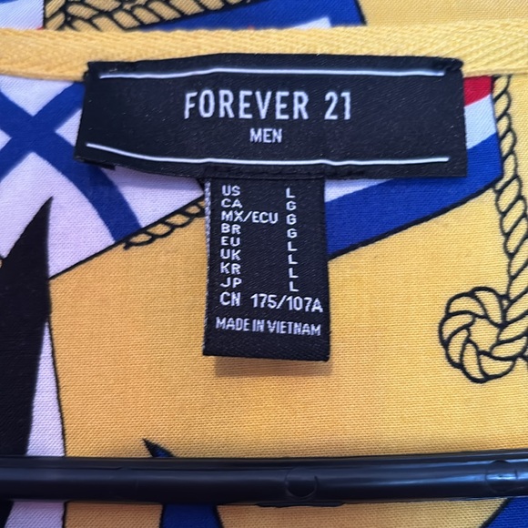 ✨ Festive Forever 21 Men button up shirt Large ✨ - Picture 2 of 4